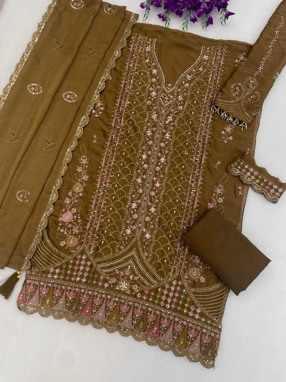 Crunchi Embroidery Suit