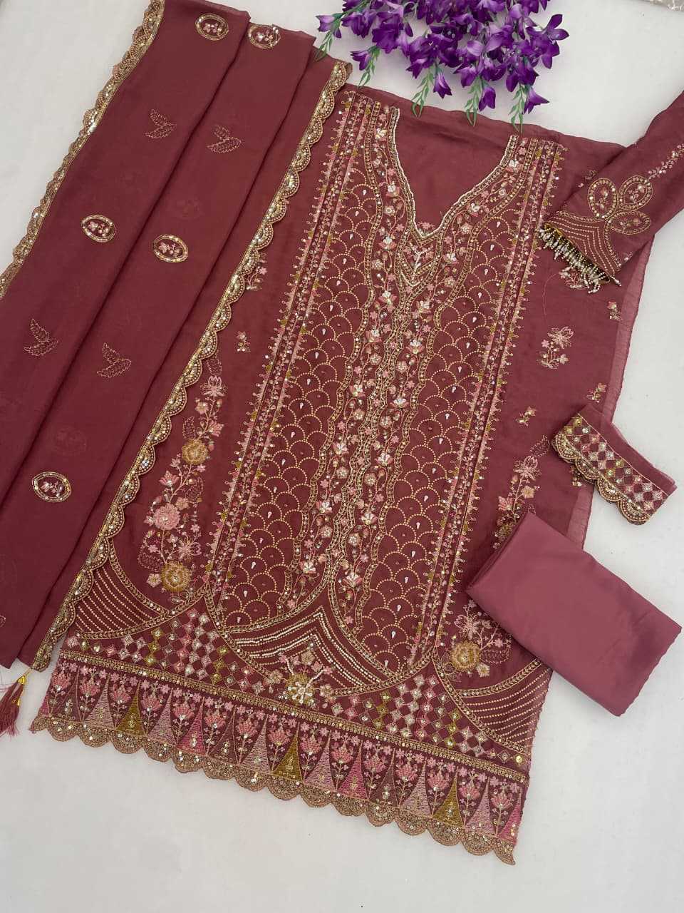 Crunchi Embroidery Suit