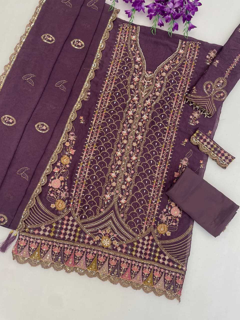 Crunchi Embroidery Suit