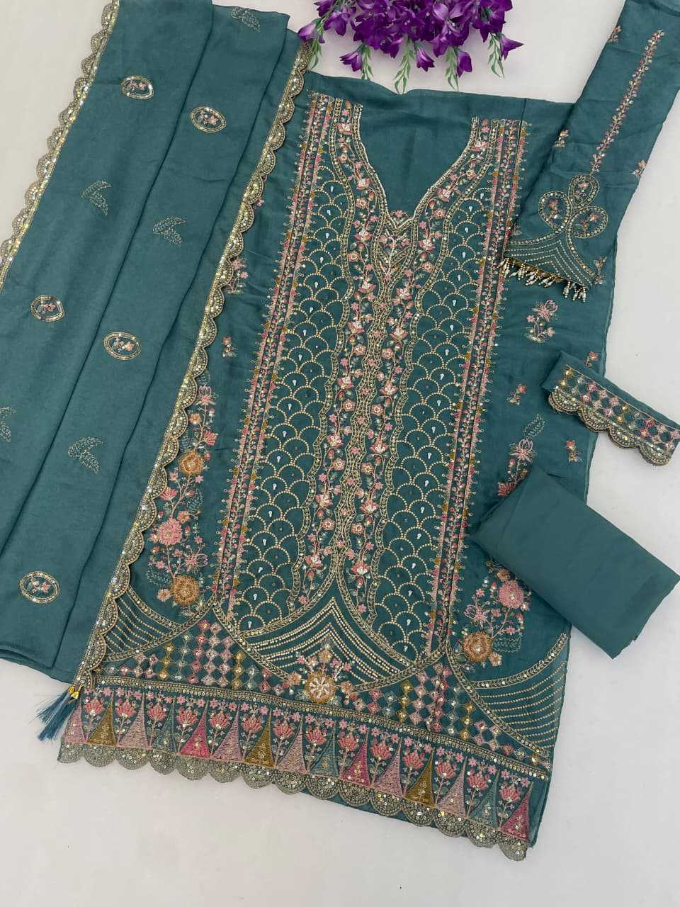 Crunchi Embroidery Suit