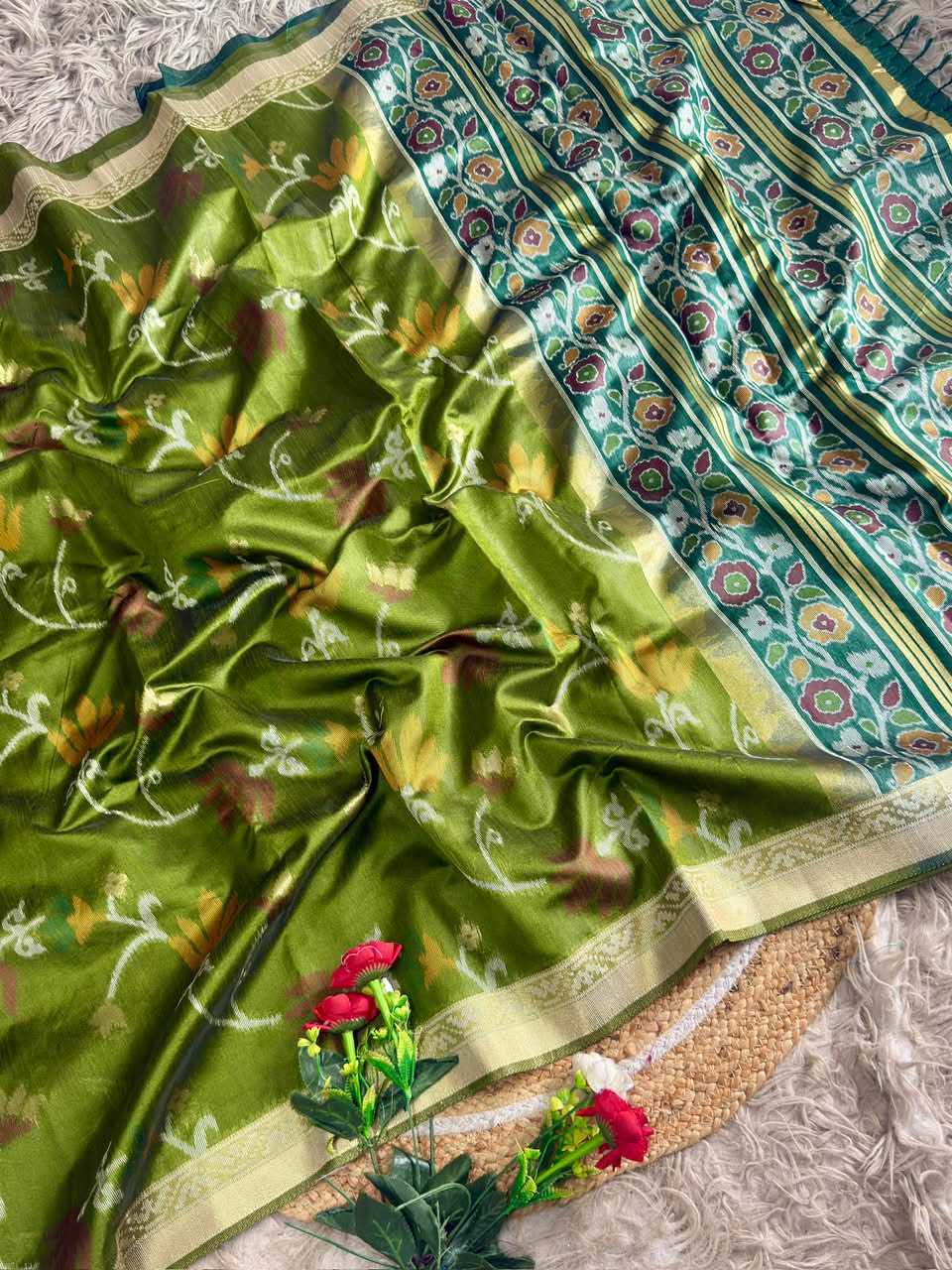 Aaheli Soft Silk Saree