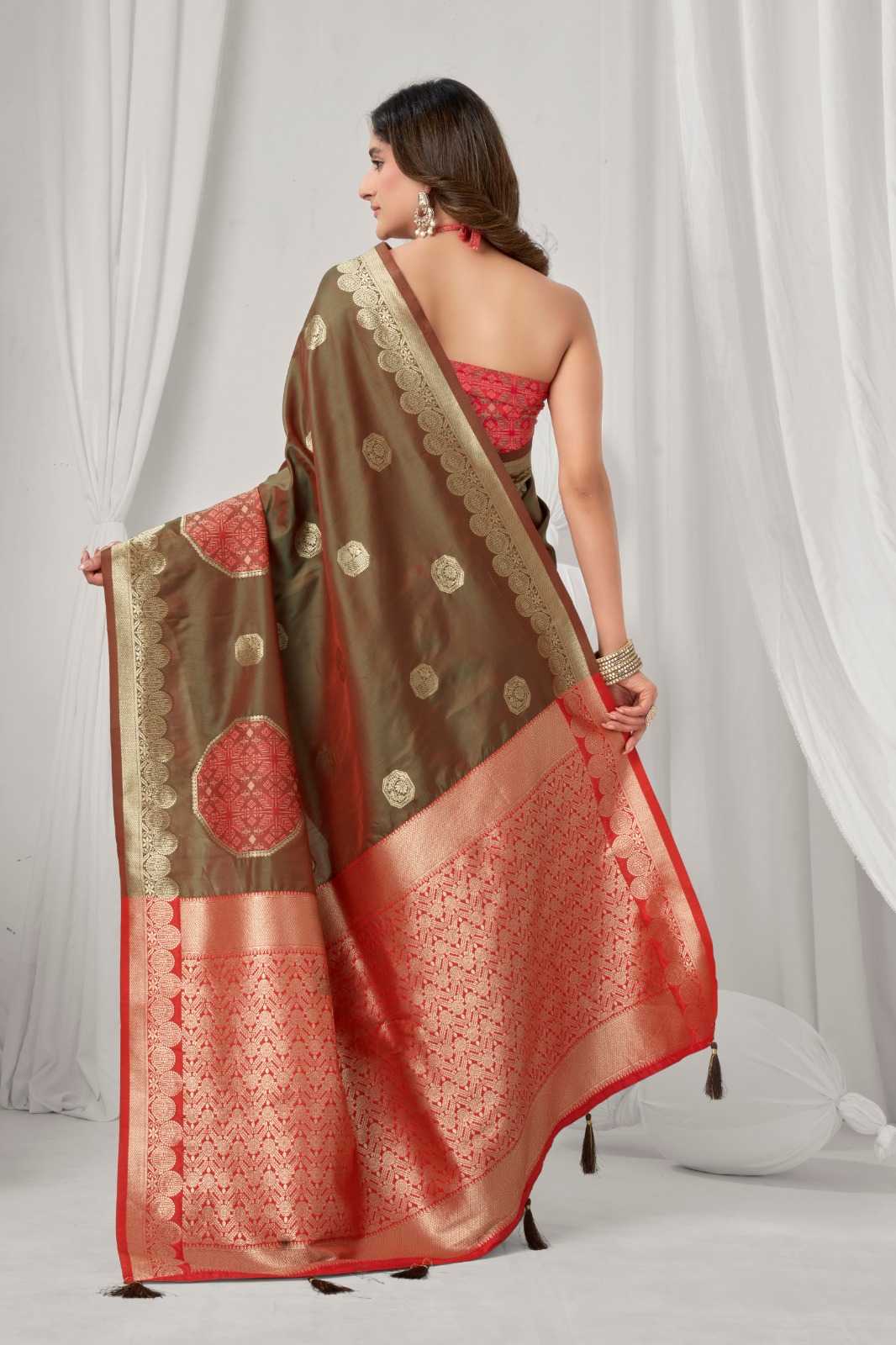 Gobuni Shraddha Soft Silk Heavy Saree