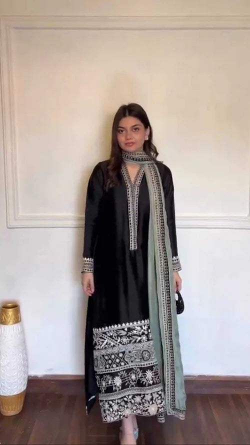 Fancy Ladies Suit 1632