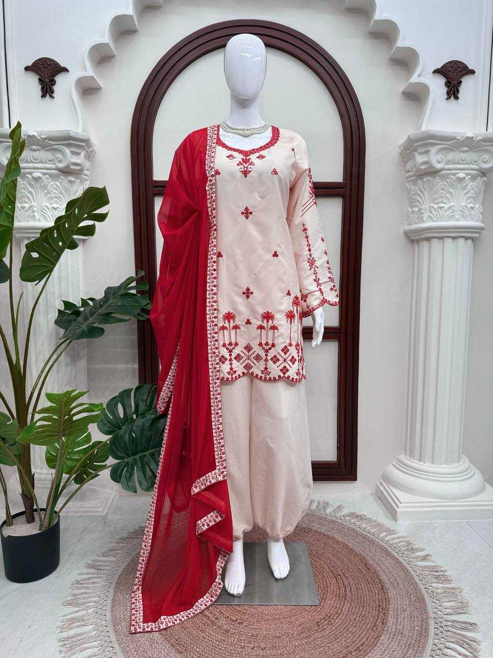 Heavy Roman Silk Ladies Suit 1638