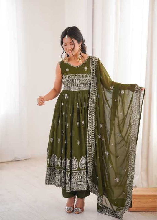 Faux Georgette Embroidery Suit in Green