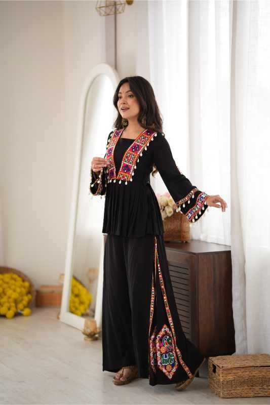 Reyon Cotton Embroidery Suit