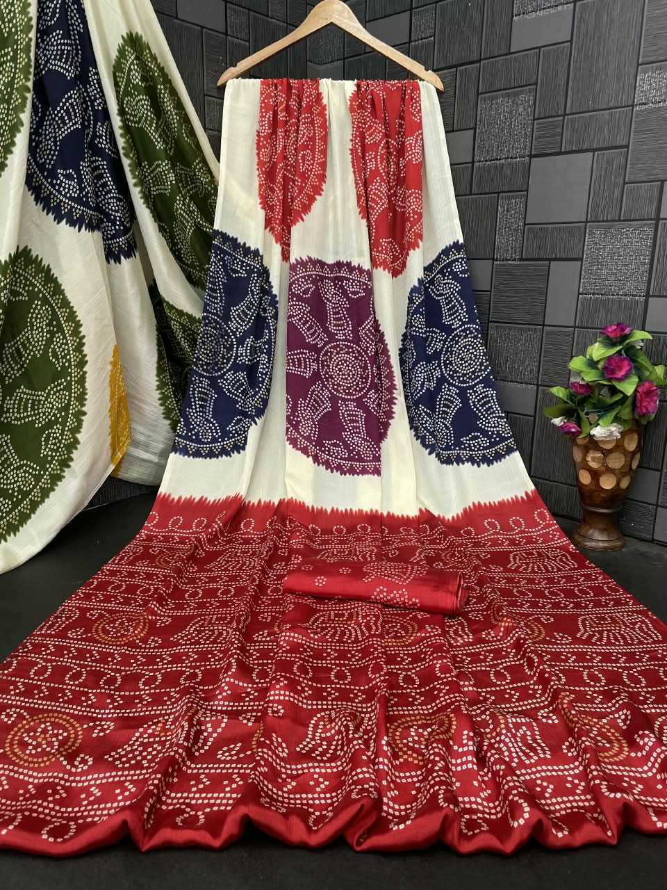Bandhani Gola Art Silk Printed Saree